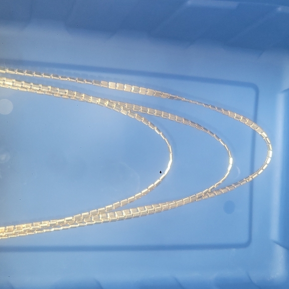 Jennifer Lopez tri strand necklace - Picture 4 of 8